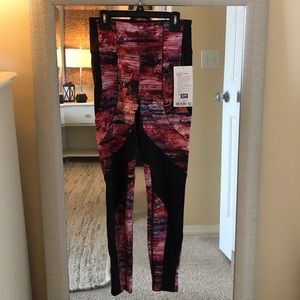 Lululemon “Sweat and Repeat” tights 28” NWT
